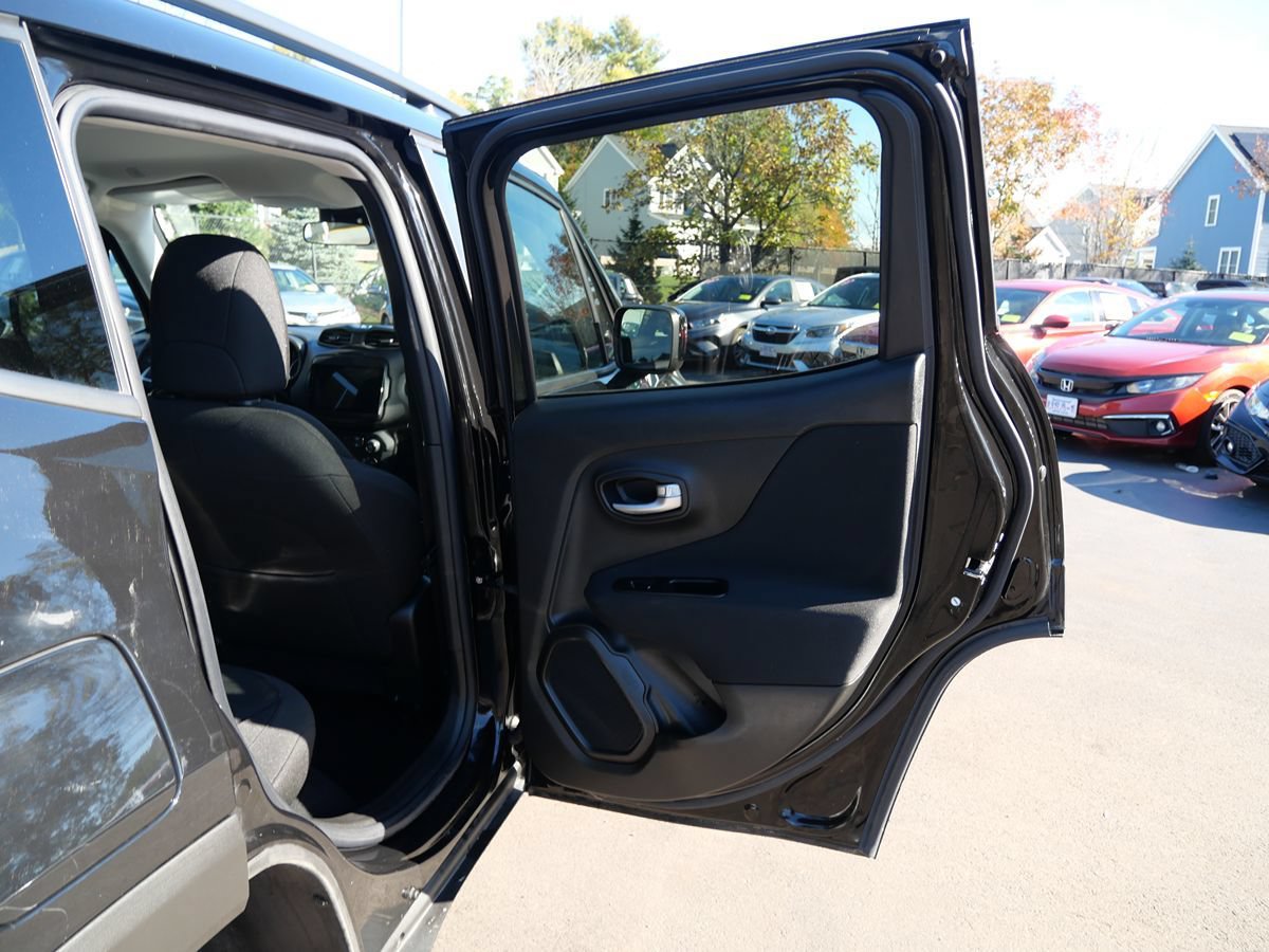 Used 2021 Jeep Renegade Latitude AWD/4WD image 30