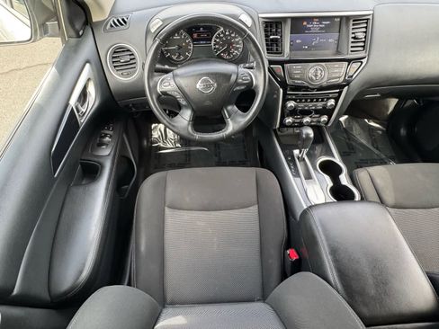 Used 2020 Nissan Pathfinder SV image 14
