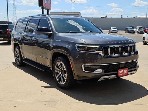 Used 2024 Jeep Wagoneer L Series II RWD image 4