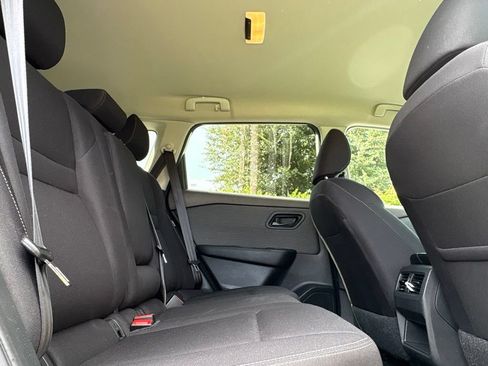 Used 2023 Nissan Rogue S AWD/4WD image 15