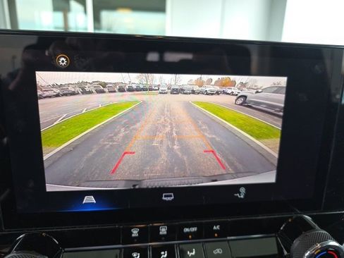 Used 2024 Chevrolet Colorado Trail Boss image 31