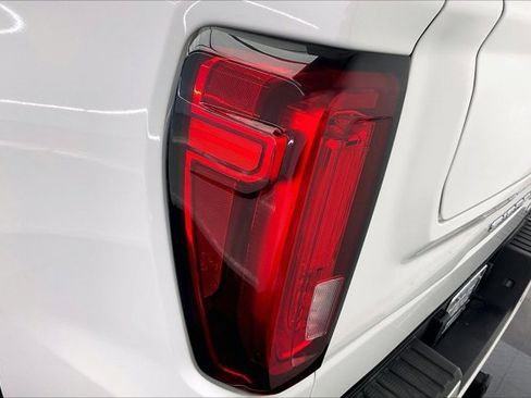 Used 2020 GMC Sierra 1500 AT4 w/ Off-Road Performance Package image 29