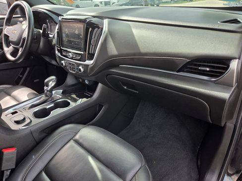 Used 2023 Chevrolet Traverse LT w/ LT Premium Package AWD/4WD image 17