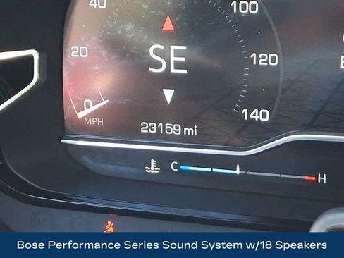 Used 2024 GMC Yukon XL Denali Ultimate AWD/4WD image 6