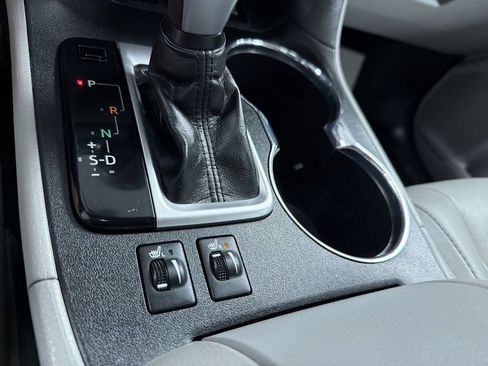 Used 2019 Toyota Highlander XLE AWD/4WD image 24