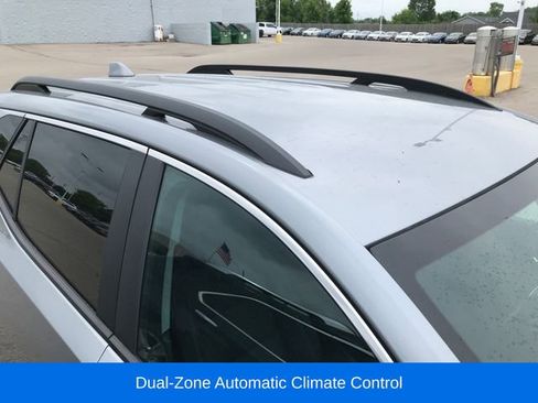 Used 2023 GMC Terrain SLE w/ Driver Convenience Package FWD image 3