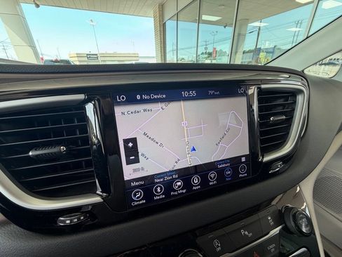 Used 2018 Chrysler Pacifica Touring Plus FWD image 14