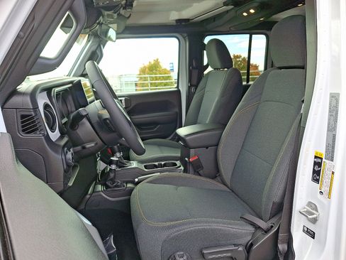 Certified 2024 Jeep Gladiator Sport image 13