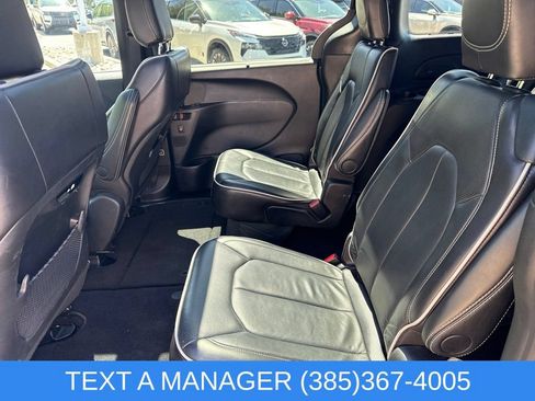 Used 2025 Chrysler Pacifica Limited FWD image 15