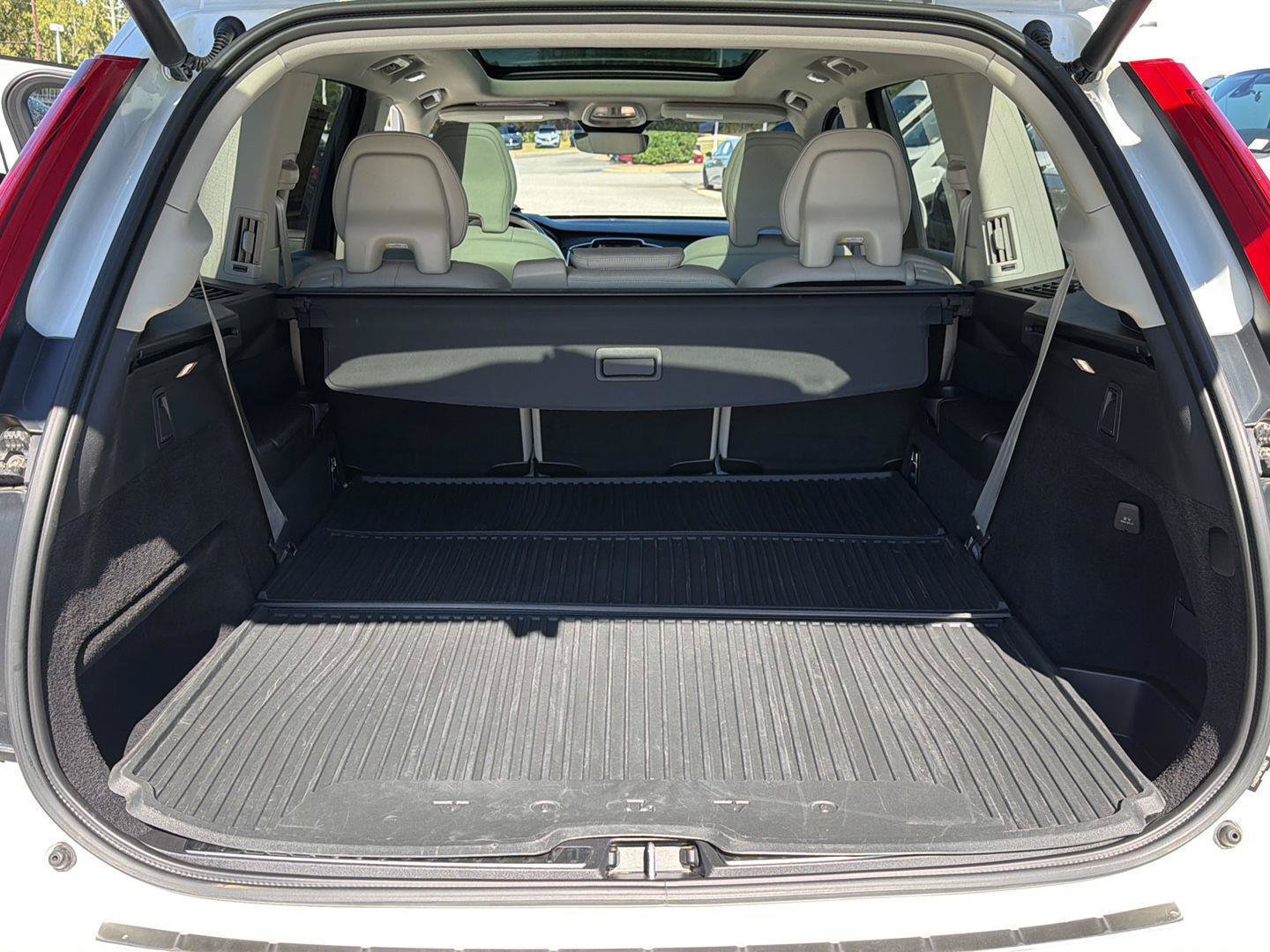 Used 2023 Volvo XC90 B6 Plus w/ Protection Package Premier AWD/4WD image 35
