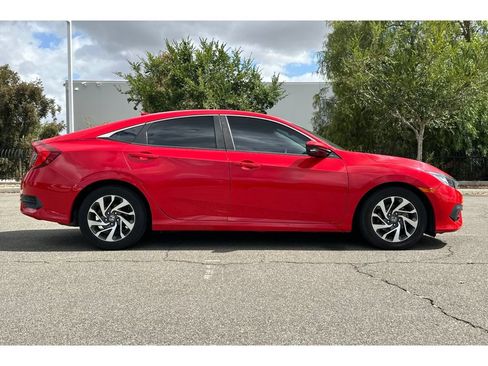 Used 2018 Honda Civic EX image 7