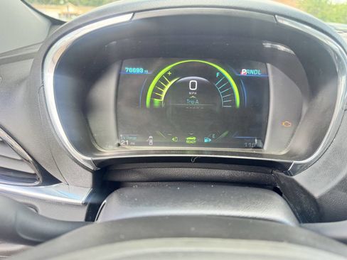Used 2018 Chevrolet Volt Premier w/ Driver Confidence Package FWD image 25
