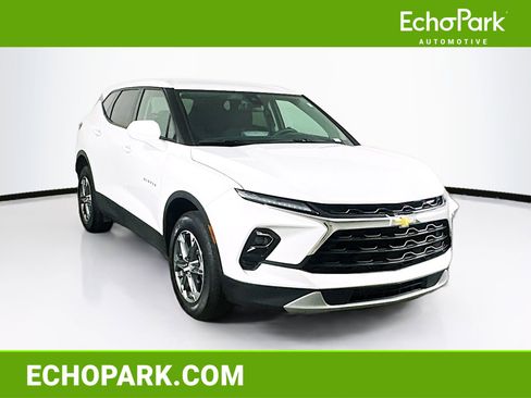 Used 2025 Chevrolet Blazer LT FWD image 1
