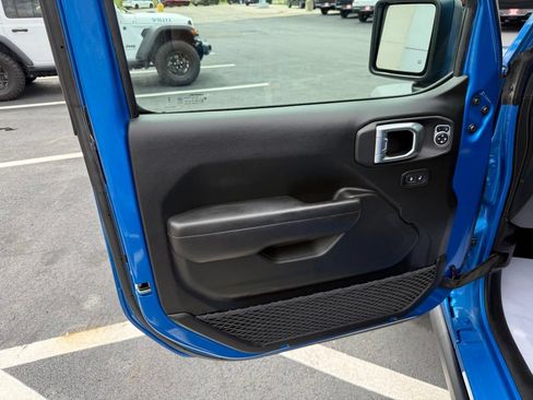Used 2023 Jeep Wrangler Unlimited w/ Cold Weather Group AWD/4WD image 10