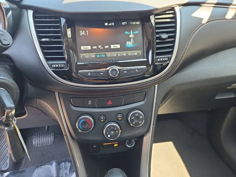 Used 2017 Chevrolet Trax LS FWD image 12