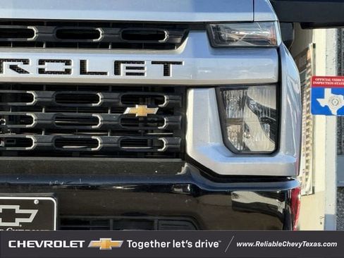 Used 2021 Chevrolet Silverado 2500 Custom w/ Custom Value Package image 4