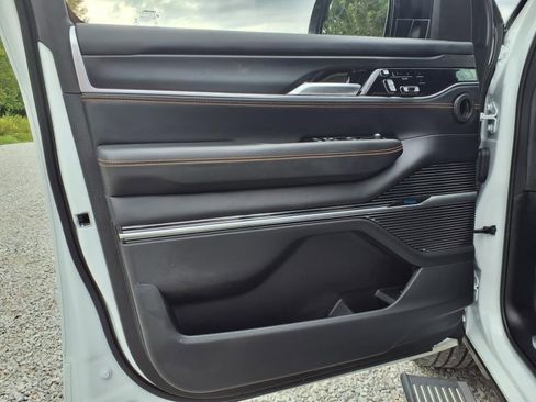 Used 2024 Jeep Grand Wagoneer Series III w/ Rear Seat Video Group 1 image 22