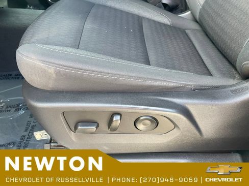 Used 2023 Chevrolet Silverado 1500 LT AWD/4WD image 6