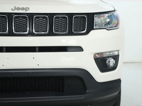 Used 2017 Jeep Compass Latitude w/ Popular Equipment Group AWD/4WD image 7