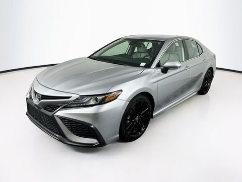 Used 2024 Toyota Camry XSE FWD image 3