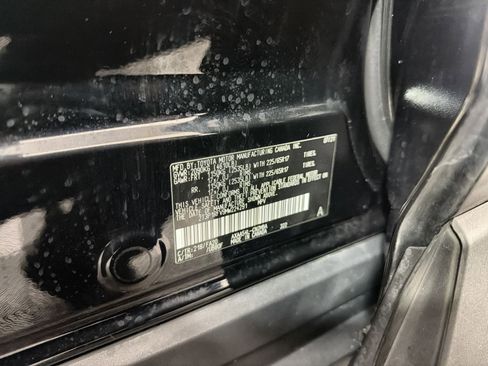 Used 2021 Toyota RAV4 XLE w/ Convenience Package image 27