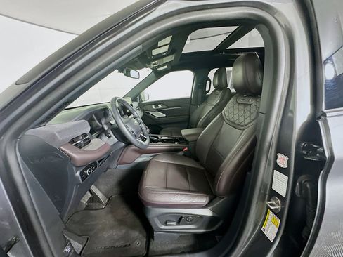 Used 2025 Ford Explorer Platinum w/ LUX Leather Package image 13