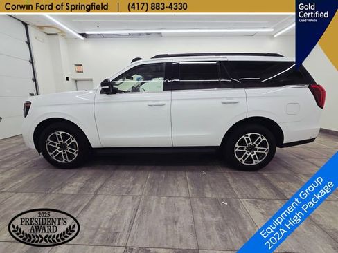 Used 2025 Ford Expedition Active AWD/4WD image 2