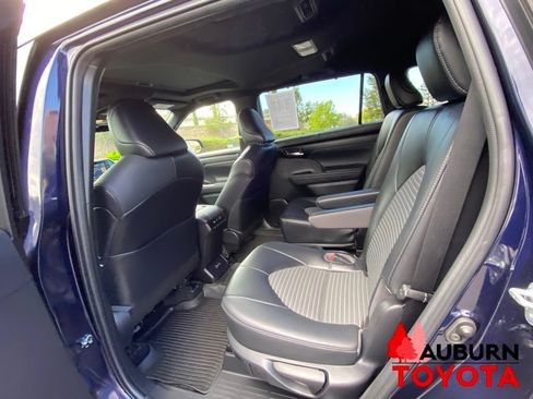 Used 2022 Toyota Highlander XSE AWD/4WD image 30