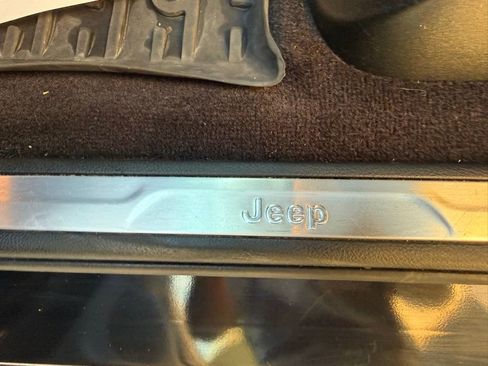 Used 2018 Jeep Grand Cherokee Limited image 20