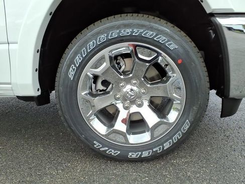 New 2026 RAM 1500 Big Horn AWD/4WD image 9