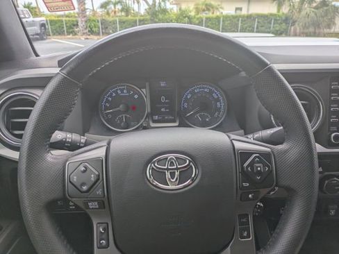 Used 2022 Toyota Tacoma TRD Sport w/ Technology Package RWD image 27
