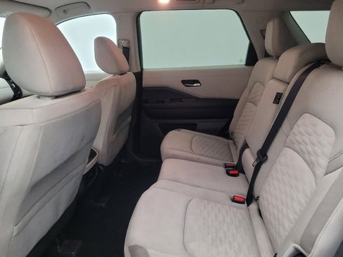 Used 2022 Nissan Pathfinder SV image 18