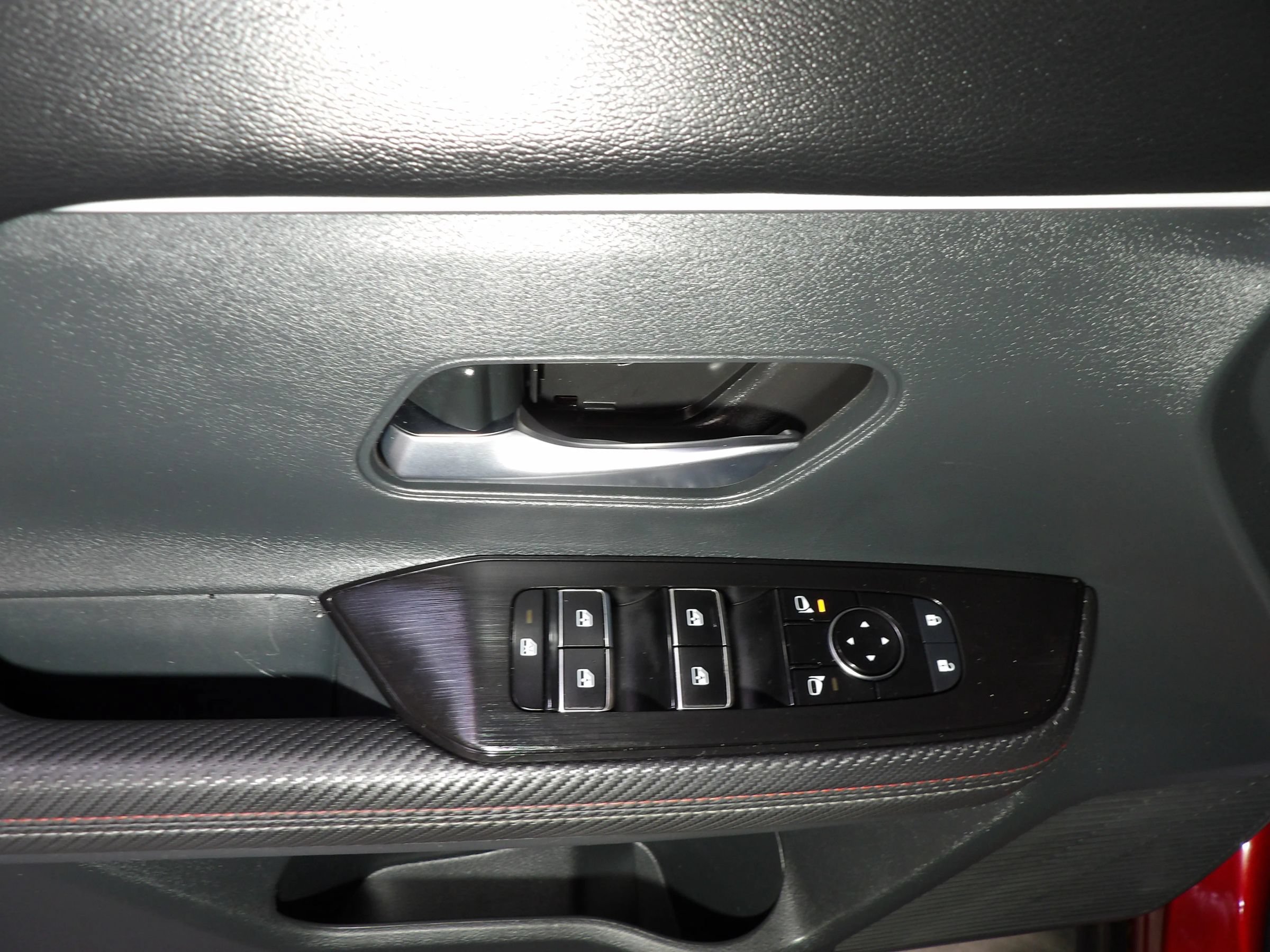 Used 2025 Nissan Kicks SR AWD/4WD image 10