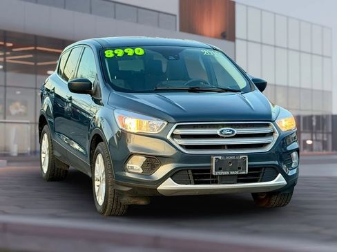 Used 2019 Ford Escape SE image 1
