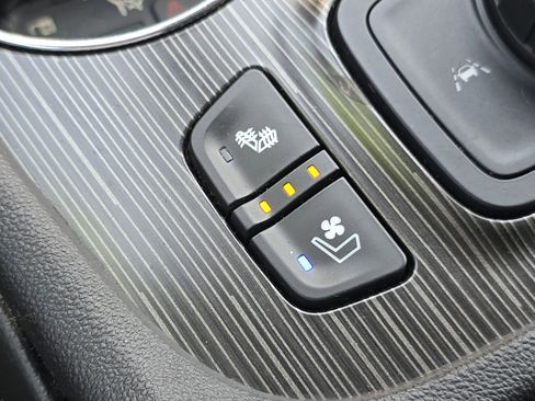 Used 2021 GMC Acadia SLT w/ Premium Package FWD image 10