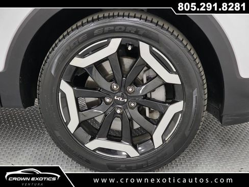 Used 2024 Kia Telluride EX w/ EX Captain's Chair Package image 9