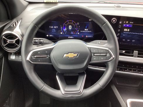 Used 2025 Chevrolet Equinox LT w/ Convenience Package II FWD image 18