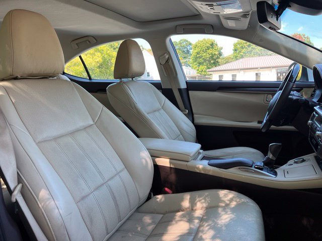 Used 2016 Lexus ES 350 w/ Luxury Package w/Wood Trim FWD image 23