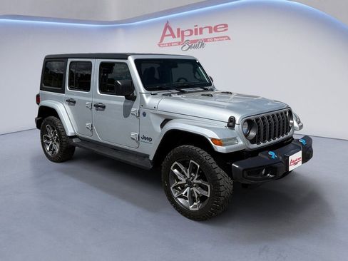 Used 2024 Jeep Wrangler Unlimited w/ Convenience Group AWD/4WD image 7