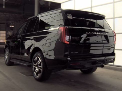 Used 2025 Ford Expedition Active AWD/4WD image 5