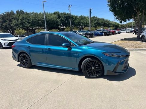 Used 2025 Toyota Camry SE FWD image 2