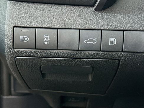 Used 2018 Toyota Camry SE w/ Moonroof Package image 17