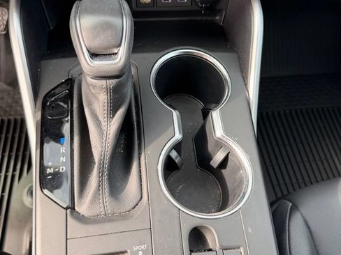 Used 2022 Toyota Highlander XLE AWD/4WD image 9