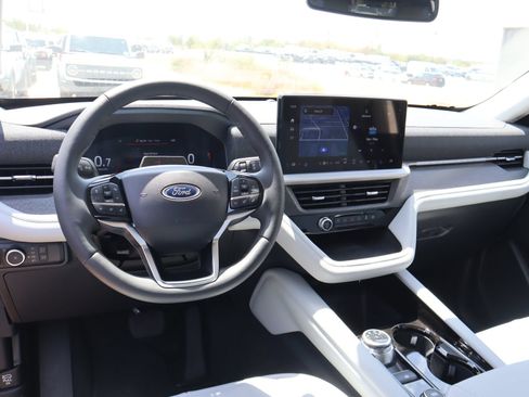New 2026 Ford Explorer Platinum w/ LUX Leather Package AWD/4WD image 2