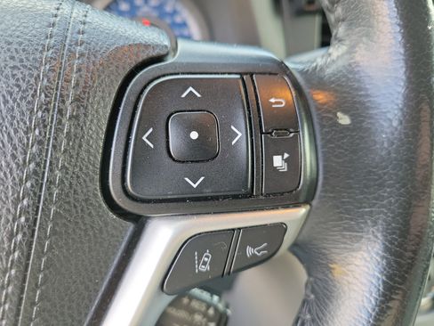 Used 2020 Toyota Sienna XLE image 36