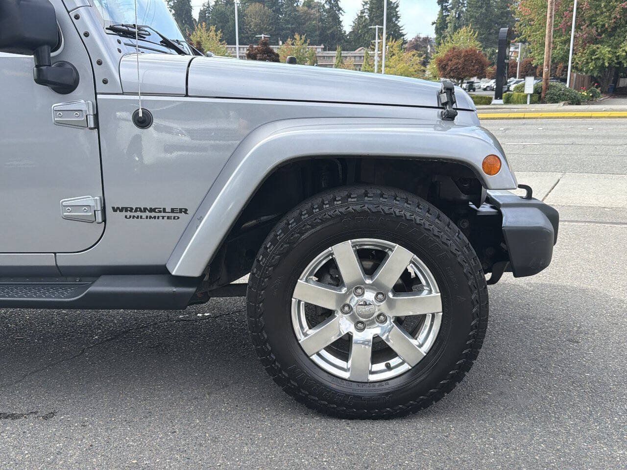 Used 2013 Jeep Wrangler Unlimited Sahara w/ Connectivity Group AWD/4WD image 9
