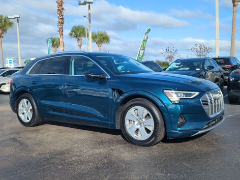 Used 2019 Audi e-tron Prestige w/ Prestige Package image 2