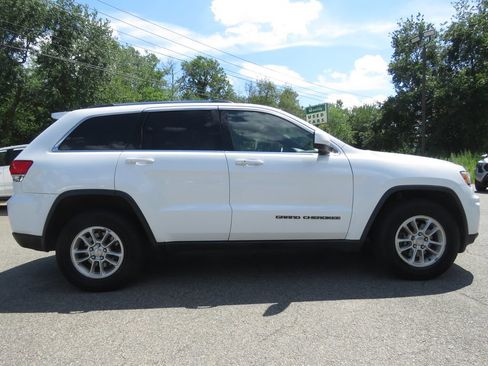 Used 2018 Jeep Grand Cherokee Laredo AWD/4WD image 4