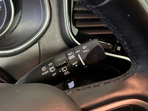 Used 2019 Jeep Cherokee Limited image 24