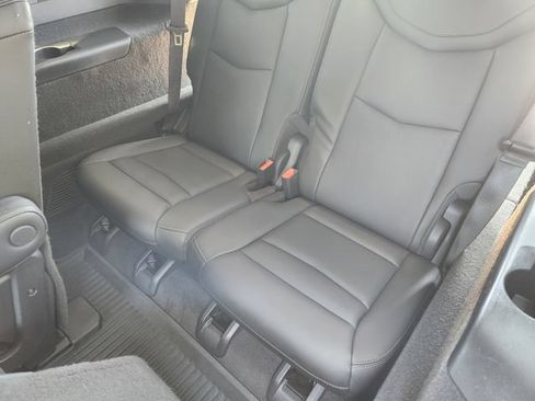 Used 2022 Cadillac XT6 Premium Luxury w/ Technology Package FWD image 32